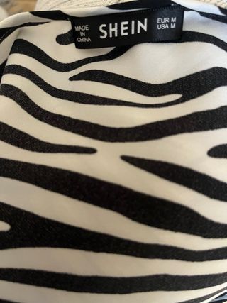 Camiseta SHEIN cebra manga corta