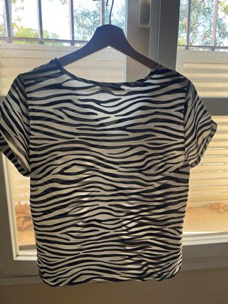 Camiseta SHEIN cebra manga corta