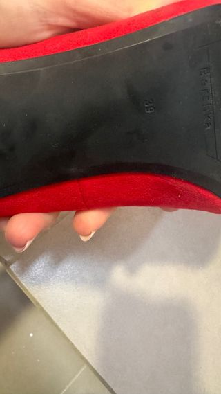 Zapatos de tacón rojos