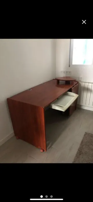 Mesa de escritorio madera con bandeja  desmontada