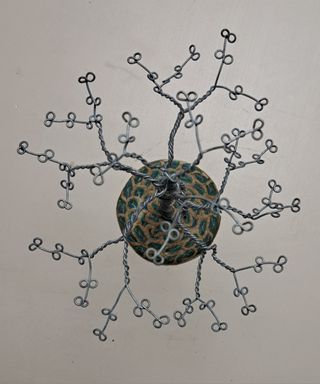 Árbol expositor pendientes artesanal