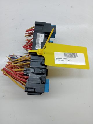 CAJA RELES / FUSIBLES RENAULT CLIO IV (5)