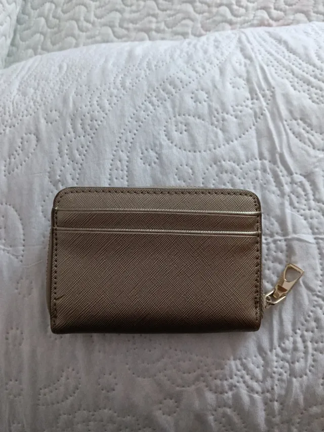 Bolsa em ouro com fecho