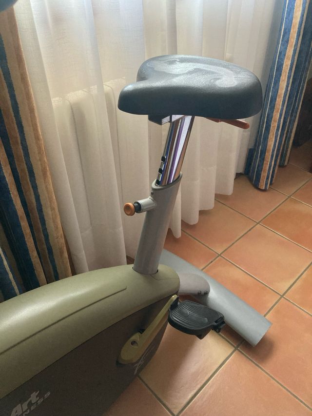 Bicicleta Estática SportsArt Fitness C570U