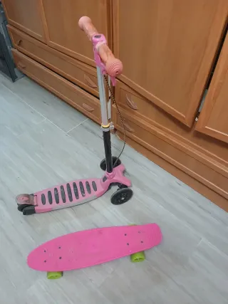 Patinete y monopatín rosa