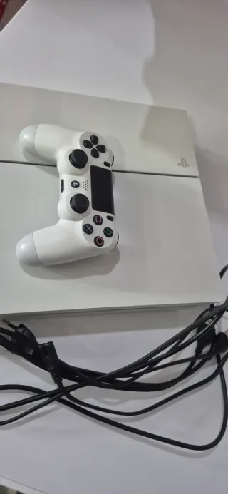 Ps4 Blanca + Mando + Juegos