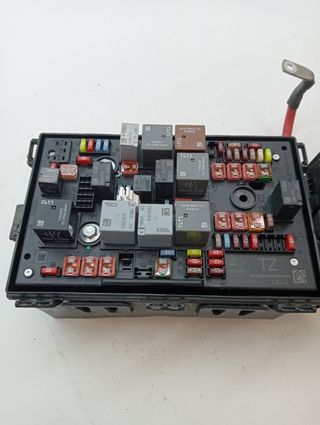 CAJA RELES / FUSIBLES OPEL ASTRA J SPORTS TOURER (2)