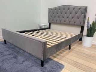 Cama tapizada terciopelo azul con somier