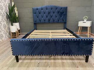 Cama tapizada terciopelo azul con somier
