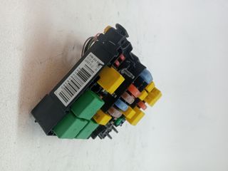 CAJA RELES / FUSIBLES PEUGEOT 308 (7)