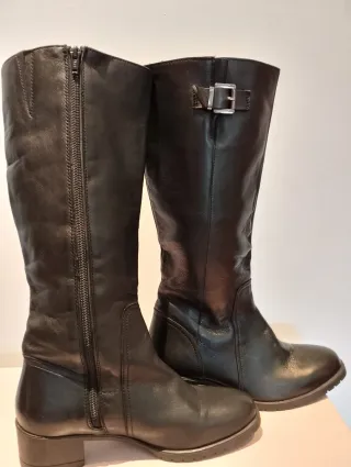 Botas altas de cuero negras