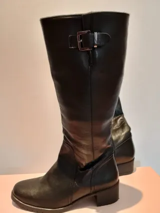 Botas altas de cuero negras