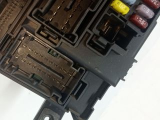 CAJA RELES / FUSIBLES OPEL CORSA D