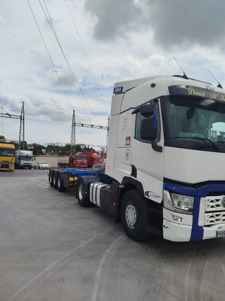 Renault T460+portacontenedor puerto barcelona 