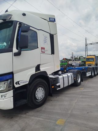 Renault T460+portacontenedor puerto barcelona 