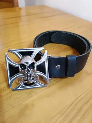Cinturón hebilla calavera cruz