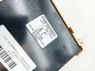 CAJA RELES / FUSIBLES TOYOTA AURIS (6)