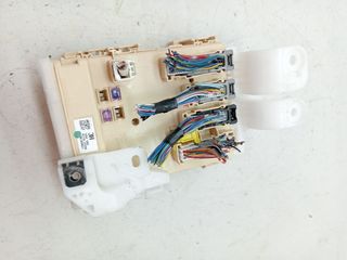 CAJA RELES / FUSIBLES TOYOTA AURIS (6)