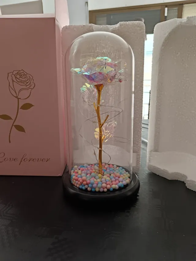 Rosa de cristal con luces LED