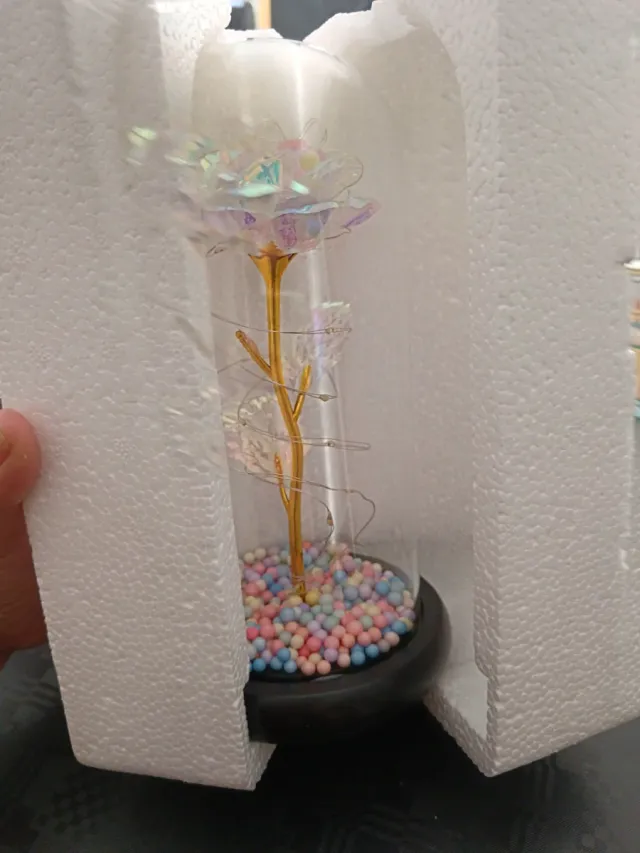 Rosa de cristal con luces LED