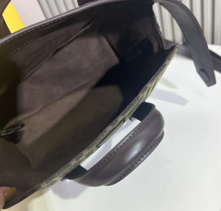 Borsa Fendi con l'iconica stampa FF