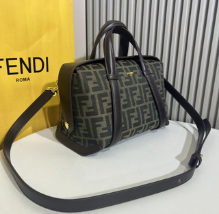 Borsa Fendi con l'iconica stampa FF