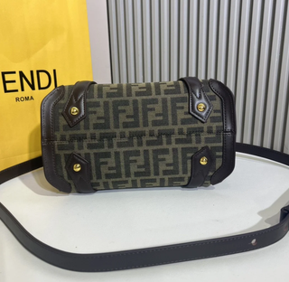 Borsa Fendi con l'iconica stampa FF
