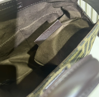 Borsa Fendi con l'iconica stampa FF