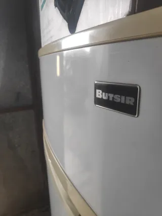 Frigorífico de gas butano marca Butsir