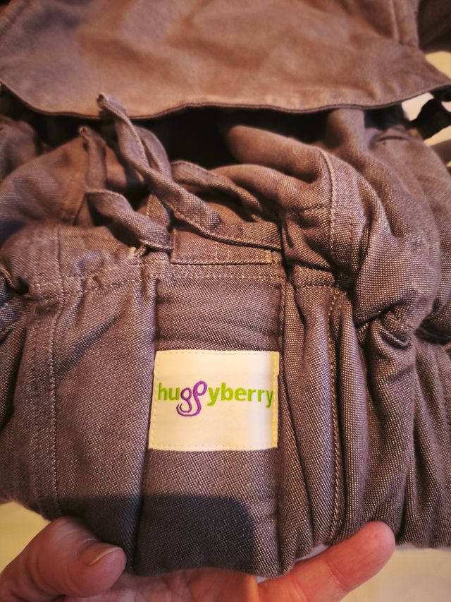 Mochila Portabebés Huggyberry Gris
