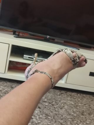 Zapatos piel serpiente beige y marrón