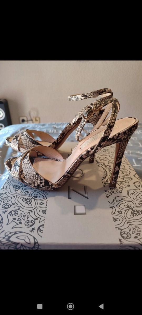 Zapatos piel serpiente beige y marrón