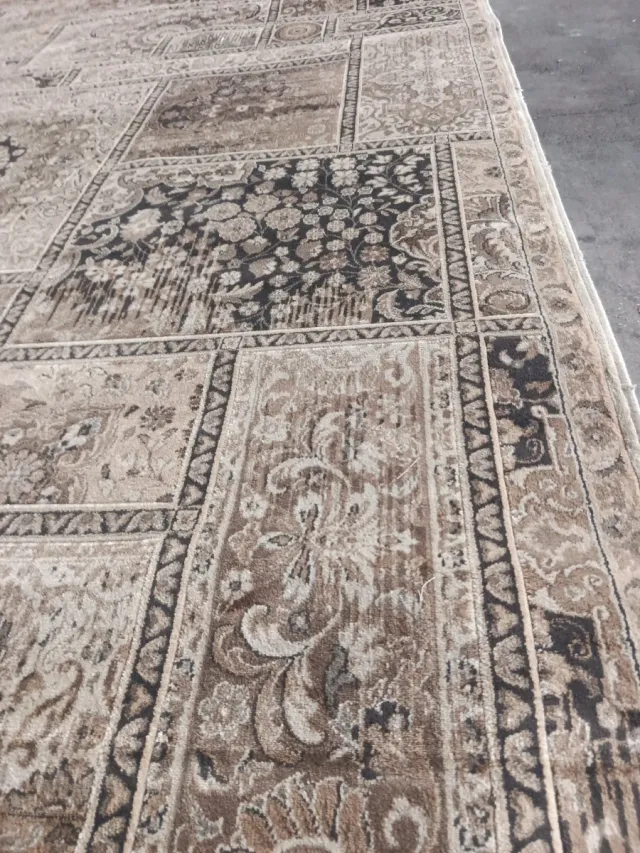 Alfombra Viscosa Beige y Marrón