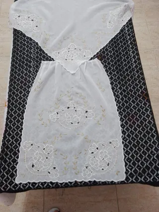 Manteleta y delantal fallera oro y blanco