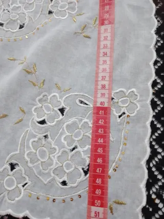 Manteleta y delantal fallera oro y blanco