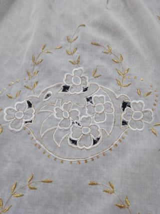 Manteleta y delantal fallera oro y blanco