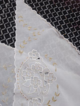 Manteleta y delantal fallera oro y blanco