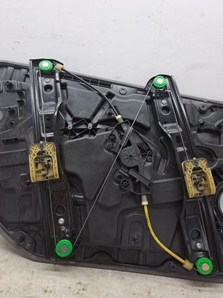 ELEVALUNAS DELANTERO DERECHO VOLVO V40