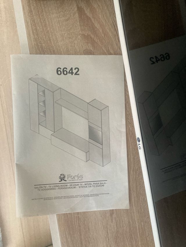 Mueble de salón madera y cristal