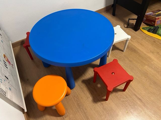 Mesa Redonda Infantil + Taburetes