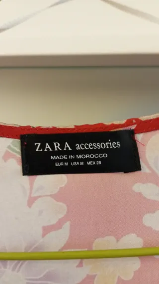 Blusa body Zara floral roja talla M
