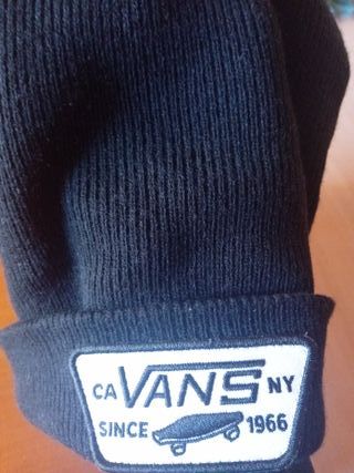 Gorro Vans Negro Nuevo con etiqueta es ORIGINAL.