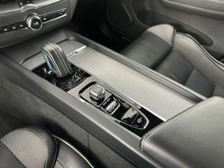 VOLVO XC60 R-DESING B4 2.0D 197CV AWD AUTO 8 VEL.