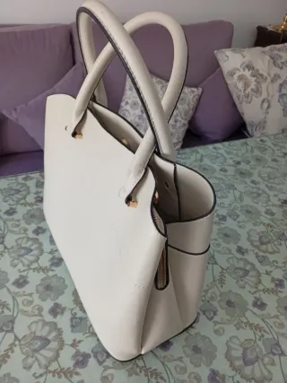 Bolso blanco y beige