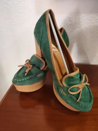 Zapatos de tacón verdes con plataforma