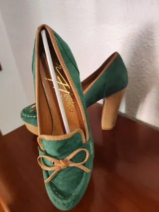 Zapatos de tacón verdes con plataforma