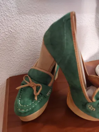 Zapatos de tacón verdes con plataforma