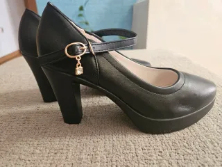 Zapatos de tacón negros talla 39