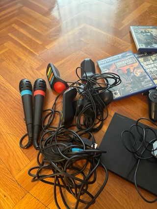2 PS2 (una no funciona) con juegos y accesorios