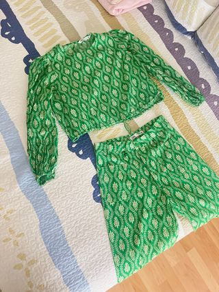 Conjunto verde Zara estampado